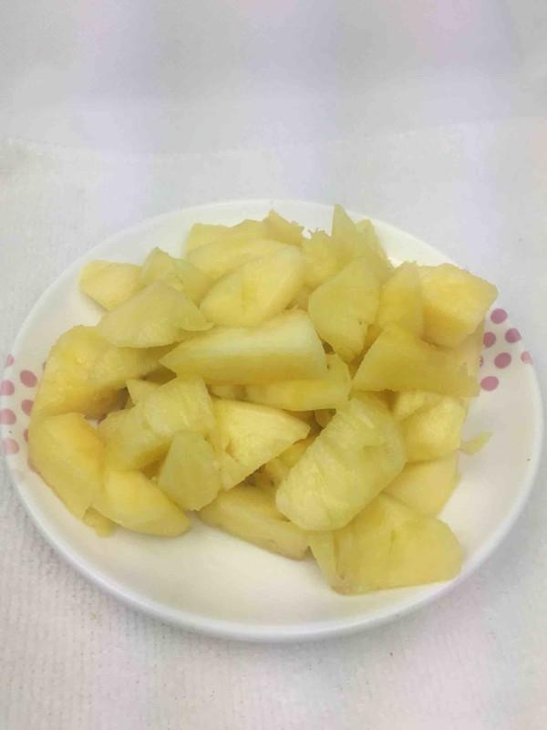 菠萝炒肉怎么做，菠萝炒虾仁的做法（炒肉好吃的“法宝”）