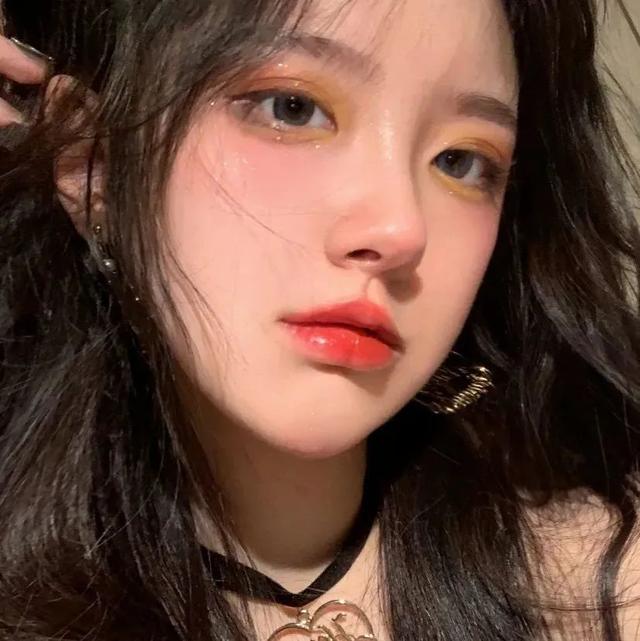 动漫女生头像   今天天气很好适合打打闹闹微信，动漫女生头像   今天天气很好适合打打闹闹，更适合亲亲抱抱（女生：可以获得漂亮并且温柔）