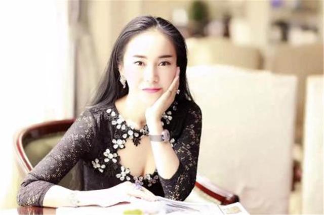 风凰卫视女主播李亚倩是哪里人，李亚倩（80后美女富二代：父亲是首富）
