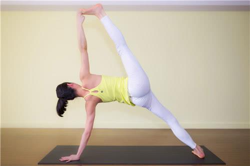 怎样瘦成筷子腿，怎么做才可以瘦成筷子腿（这3式瑜伽不得不做）