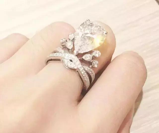 范冰冰的钻戒是多少克拉的,郭碧婷5克拉钻戒是碎钻 范冰冰的钻戒是多少克拉的,郭碧婷5克拉钻戒是碎钻