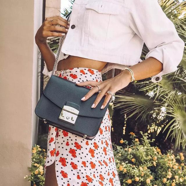 mk包包属于什么档次，MK包包属于什么档次（这五个颜值与质感均在线的包包品牌）