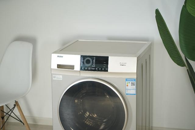 如何使用海尔蒸汽电熨斗，海尔蒸汽电熨斗怎么用（海尔EG100HB209G洗衣机体验）