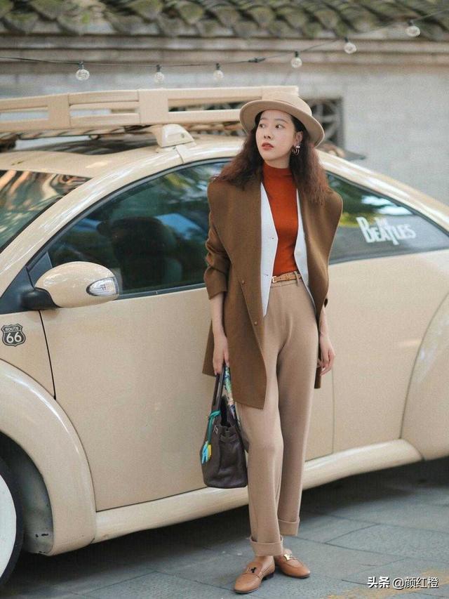 青灰色是什么颜色，正常的平菇是什么颜色（35+女性穿衣千万别盲从）