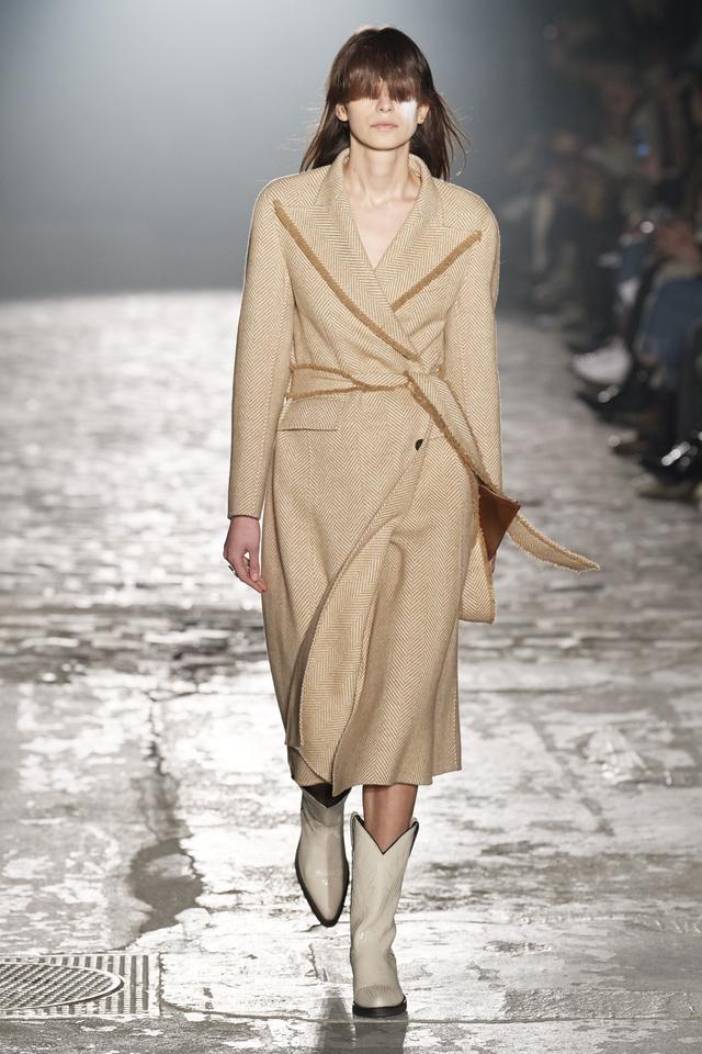 双面呢是什么料子，双面呢面料的特点和知识（盘点秋冬“粗纺花呢”大衣）