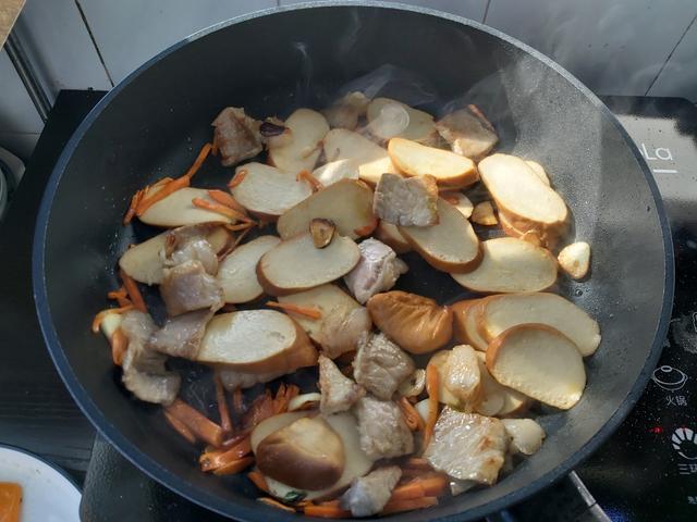 豆卷怎么炒好吃，炒豆卷的做法窍门（清新小炒之黄瓜炒豆卷）