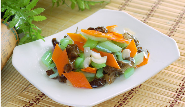 如何制作肉蘑汤，猪肉蘑菇汤怎么做（6道经济实惠的家常小炒）