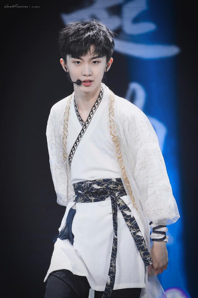 男生汉服帅气头像微信，男生汉服帅气头像（马嘉祺的古风造型太带感）