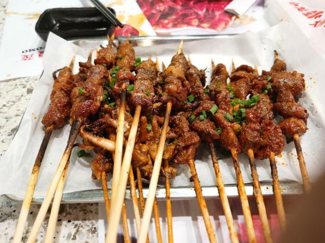 安义路夜市在哪里，安义路夜市在哪里摆摊（上海夜市之安义路游感）