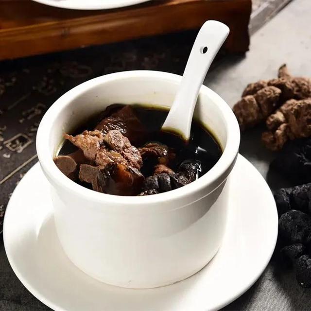 生熟地龙骨汤的功效，深圳粤菜大师带你揭秘背后的匠心
