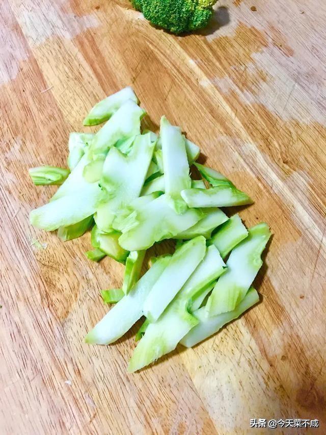 西兰花黄了可以吃不，西兰花变色了还能吃吗（还原翠绿本色还去虫卵）