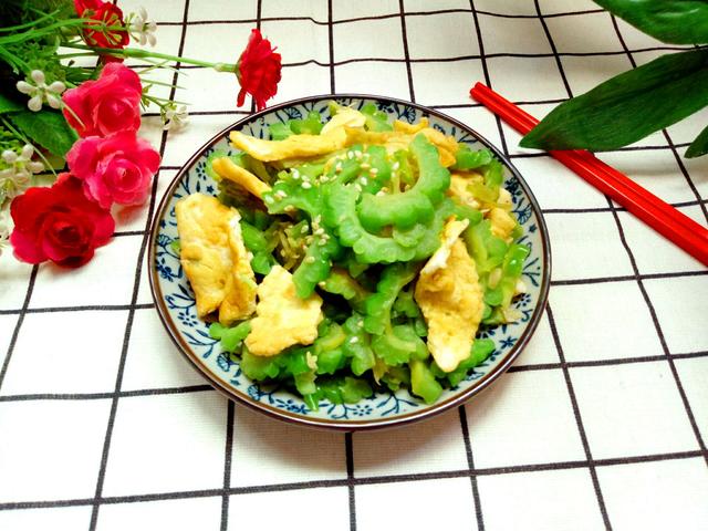 苦瓜能降血压吗，苦瓜干能降血压吗（高血压患者天天吃苦瓜能够降压吗）