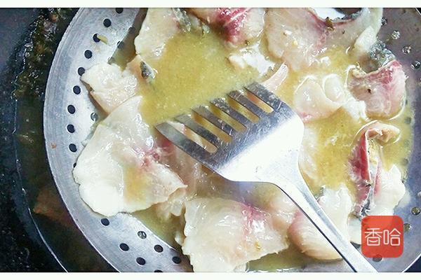 酸菜鱼火锅怎么做，酸菜火锅鱼怎么做好吃（这样做家庭版麻辣酸菜鱼火锅）