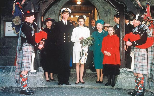 绿宝石项链的寓意，绿宝石戒指寓意（女王厚此薄彼爱它不爱它）