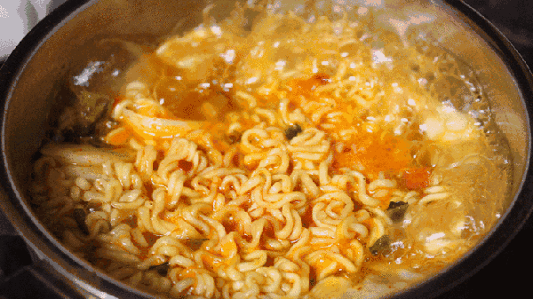 公仔面和方便面的区别，公仔面和方便面的区别是什么（只因它平价却温暖人心）