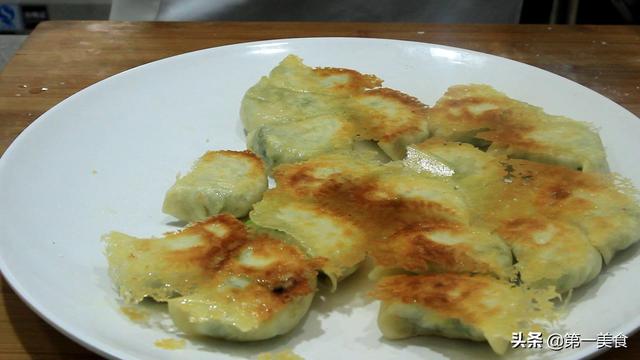 锅贴煎饺的做法，锅贴煎饺的做法大全（大厨讲解锅贴做法）