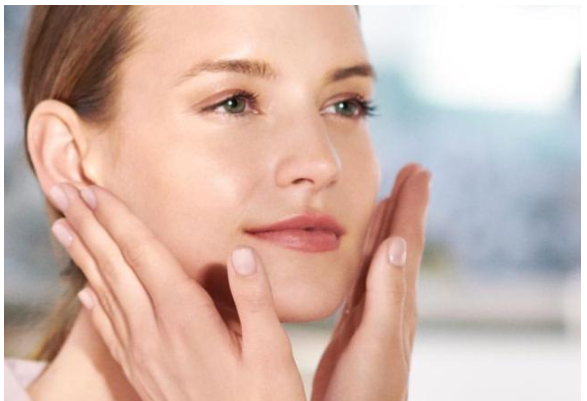 高档化妆品成分含有什么，化妆品都有什么主要成分（最近很火的“以油养肤”）