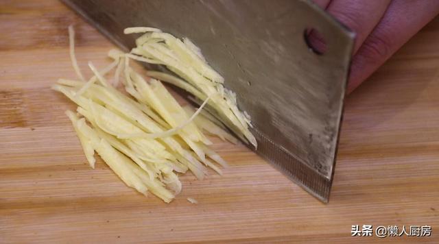 生蚝肉怎么做好吃，不加壳的生蚝怎么吃（这个季节的生蚝肥美）