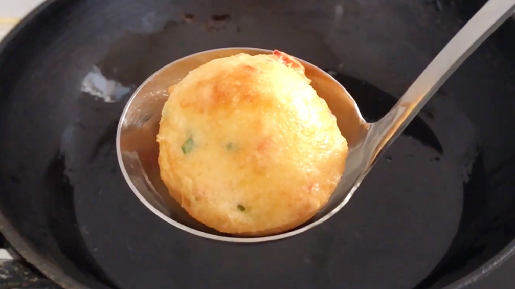 图片[6]-【鸡蛋泡泡】做法步骤图 手不沾面不擀面 外酥里软家人爱吃-起舞食谱网