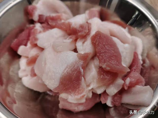 炒肉的做法，辣椒炒肉的做法（湘菜中和辣椒炒肉齐名的肉炒肉）