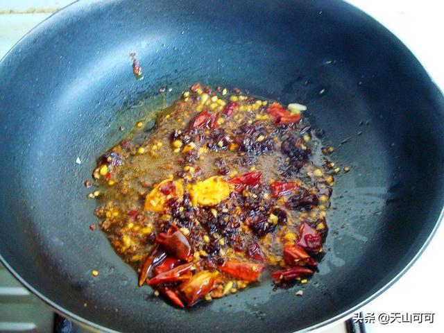 豆油皮怎么做好吃，油炸黄豆怎么又脆又酥（这是豆油皮最好吃的做法）