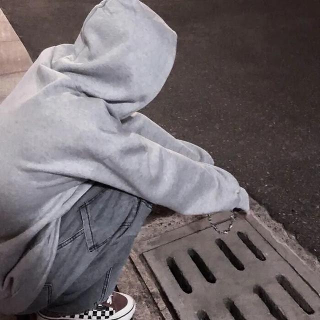 感觉到好炽热，刚好是你经过，微信头像，感觉到好炽热，刚好是你经过（头像丨黄昏中总有那么几个时刻炙热而又深情）