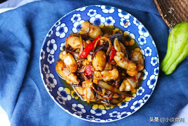 鸡脚筋在什么部位，鸡筋是哪个部位（鸡爪中最好吃的部位）