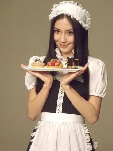 范冰冰女仆装惊艳，李晨范冰冰撒娇式拥抱（女星同穿女仆装：杨幂可爱）