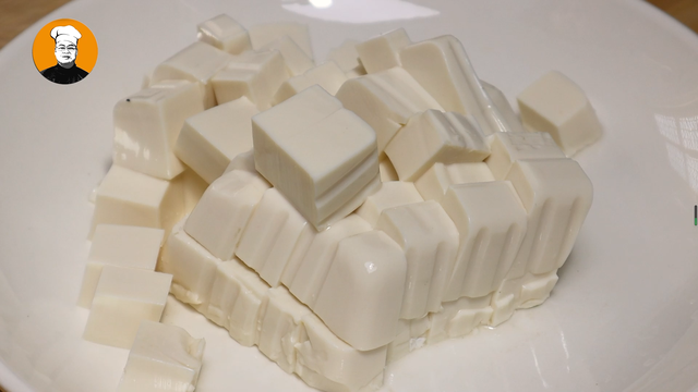 凉拌豆腐怎么做好吃又简单，凉拌豆腐做法简单又好吃（很多人第一步就错了）