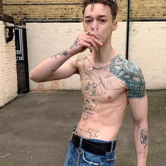 纹身男头像微信，纹身男头像（Trautvein脸上有Wake）