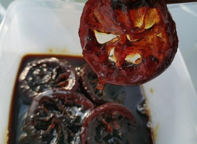 冰糖炖柠檬的功效，冰糖陈皮炖柠檬有什么功效（把柠檬和冰糖一起炖）