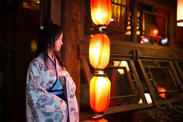 当代巾帼打一字，巾帼打一字（诗词丨世上最美：一是女子）