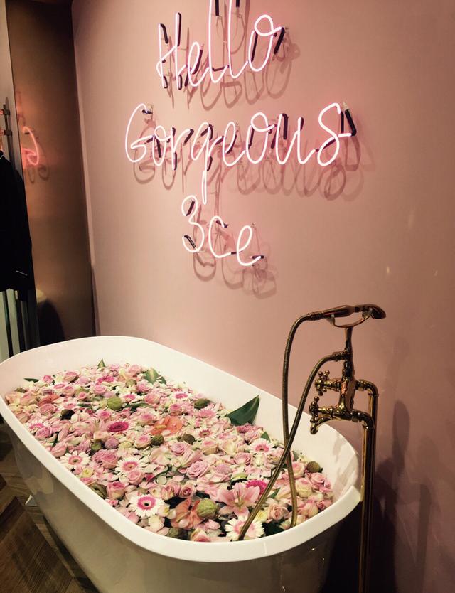 3ce唇釉正版什么味道，3ce正品唇釉辨别（眼影唇釉全线都便宜又好用）