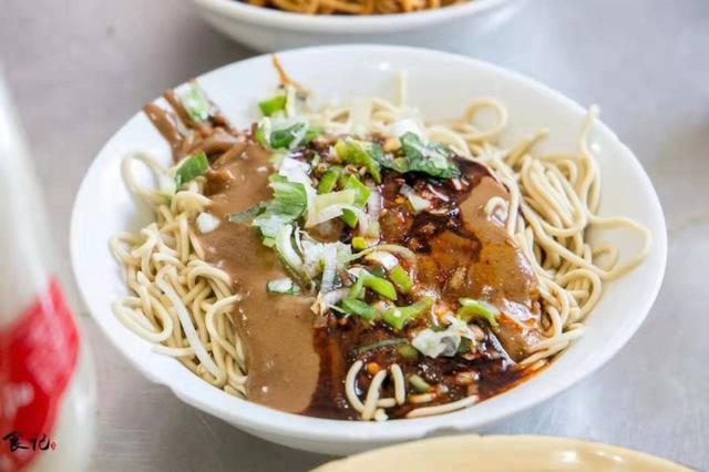 河南老式炒面的制作方法，河南老式炒面做法视频（别问了，襄阳真的没什么好吃的）