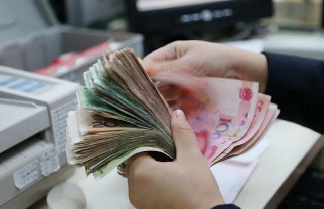 部队文职为什么离职率高，部队文职后悔死了（高薪工作为何留不住人）