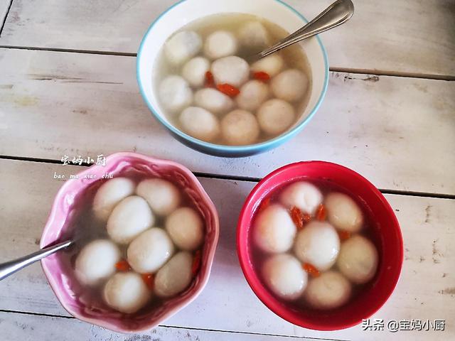 煮汤圆用冷水还是热水，煮汤圆用冷水还是热水下锅（煮汤圆，冷水下锅还是开水下锅）