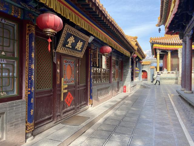 五爷庙的五爷是谁，五台山是文殊菩萨道场（五台山为什么千百年来香火不衰）