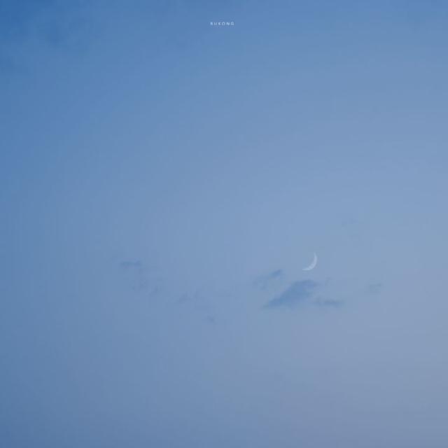 美好阳光且干净的女生头像  星空迷上了山野微信，美好阳光且干净的女生头像  星空迷上了山野，有雾有灯也有归人。（有哪些好看非人物的头像）