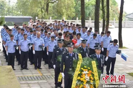 雷霆扫毒人物关系，3000多警力围剿“毒村”