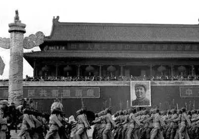 天安门广场有多大，国内最大的石材广场——天安门广场