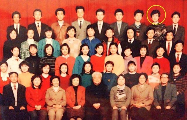 哈文的父亲到底是谁，哈文父亲资料（口吃、失声、进央视、怼台长）