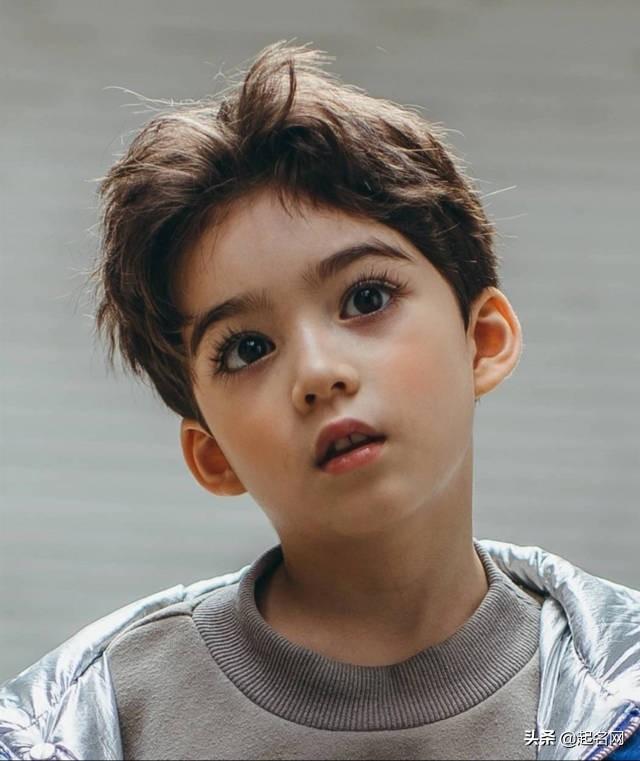 霸气的男孩名字，高雅霸气男孩名字（这些霸气阳光男孩名）