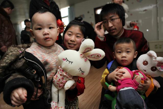 领养孩子需要什么条件，孤儿院领养孩子要钱吗（2021孤儿院领养小孩需满足哪些条件）