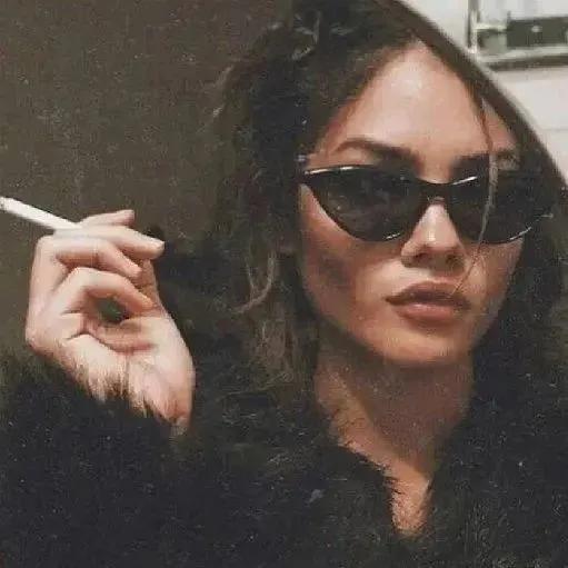 拽姐头像微信，拽姐头像（头像，一组超酷的墨镜拽姐头像）