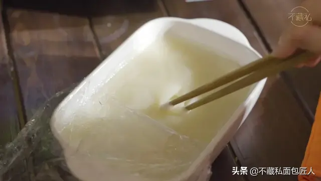 怎样自制手工米粉皮，家庭自制米粉皮的做法（宝石绿外皮原来这样做）