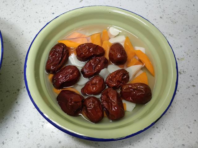 排骨汤炖多久，萝卜排骨汤炖多久（教你正确做法，汤白味鲜特鲜美）