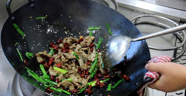孜然牛肉的做法，孜然牛肉做法详细步骤（正宗内蒙人都知道的孜然牛肉家常做法）