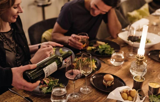 葡萄酒的保质期一般是多少年，红酒的保质期一般是多少年（红酒的保质期只有10年）