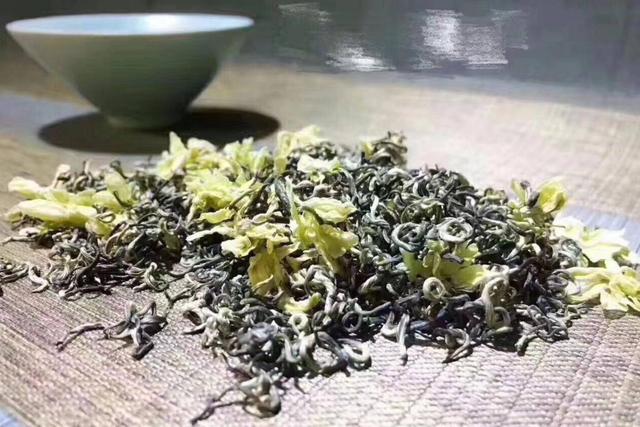 陈茶叶能喝吗，十年的陈茶叶能喝吗（长期陈放的茶叶）