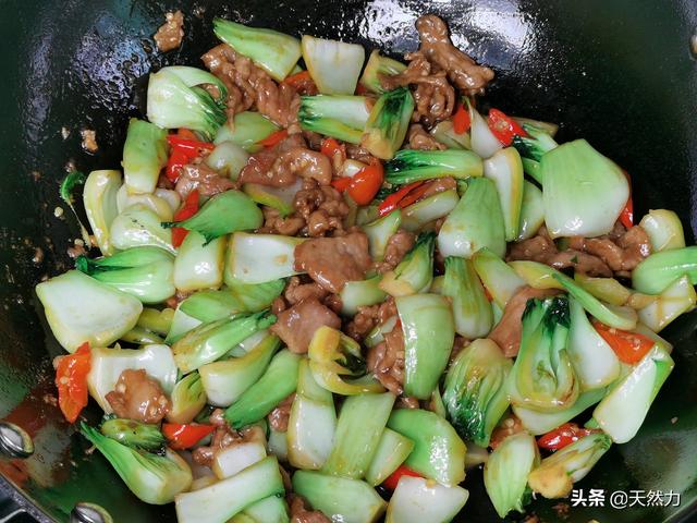 白菜炒肉的做法，家常白菜炒肉的做法（教你家常做法的白菜梗炒肉）